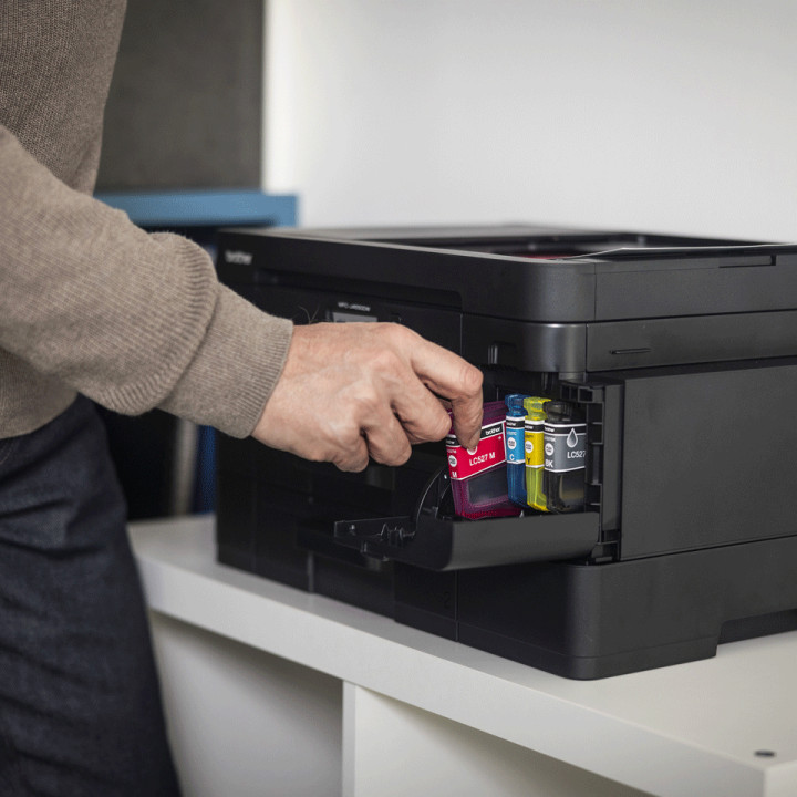 Brother MFC-J4550DW Imprimante jet d'encre multifonction 4-en-1 sans fil. Eligible au forfait EcoPro. — vue 5